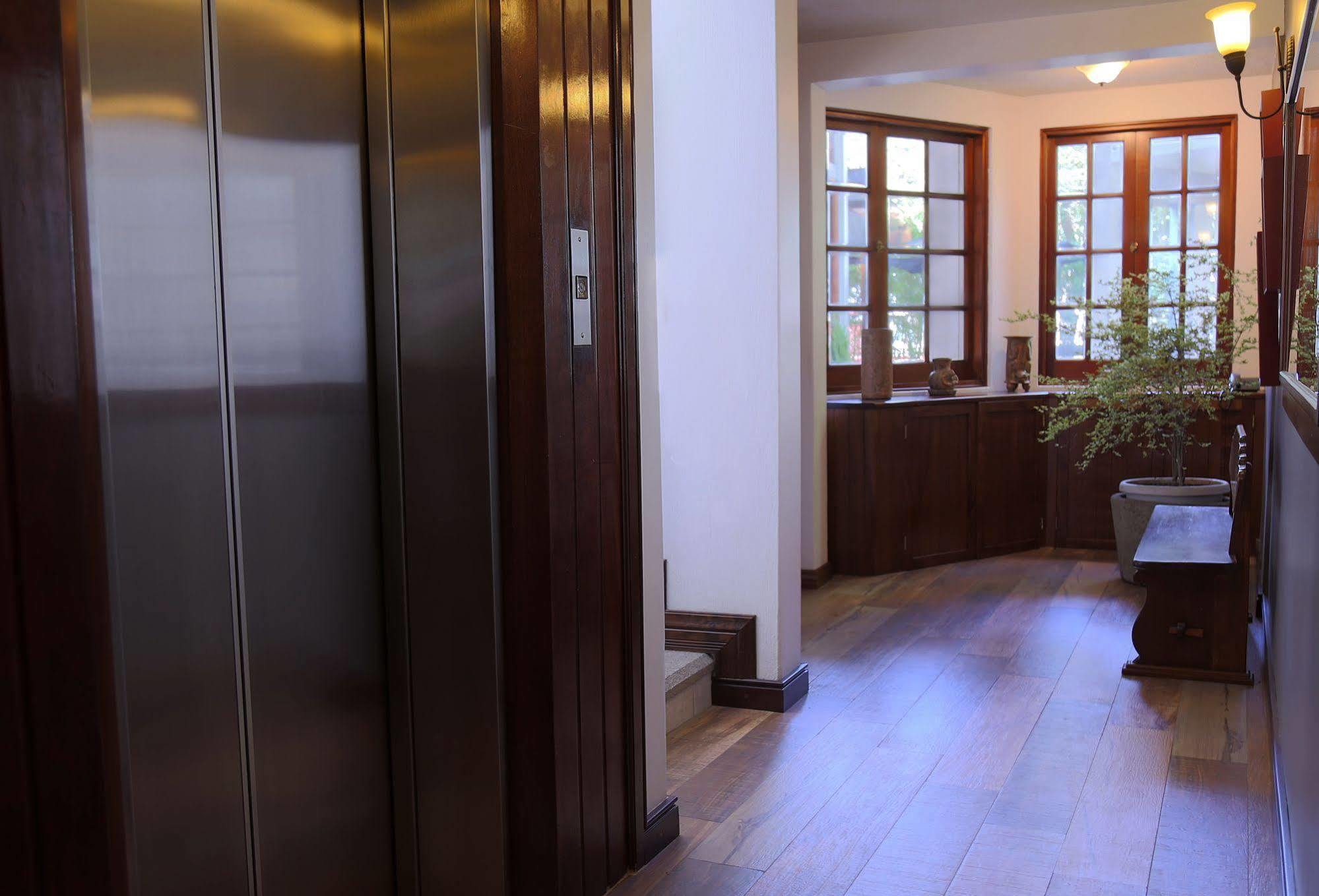 Hotel Residencia Del Sol Guatemala City Exterior photo