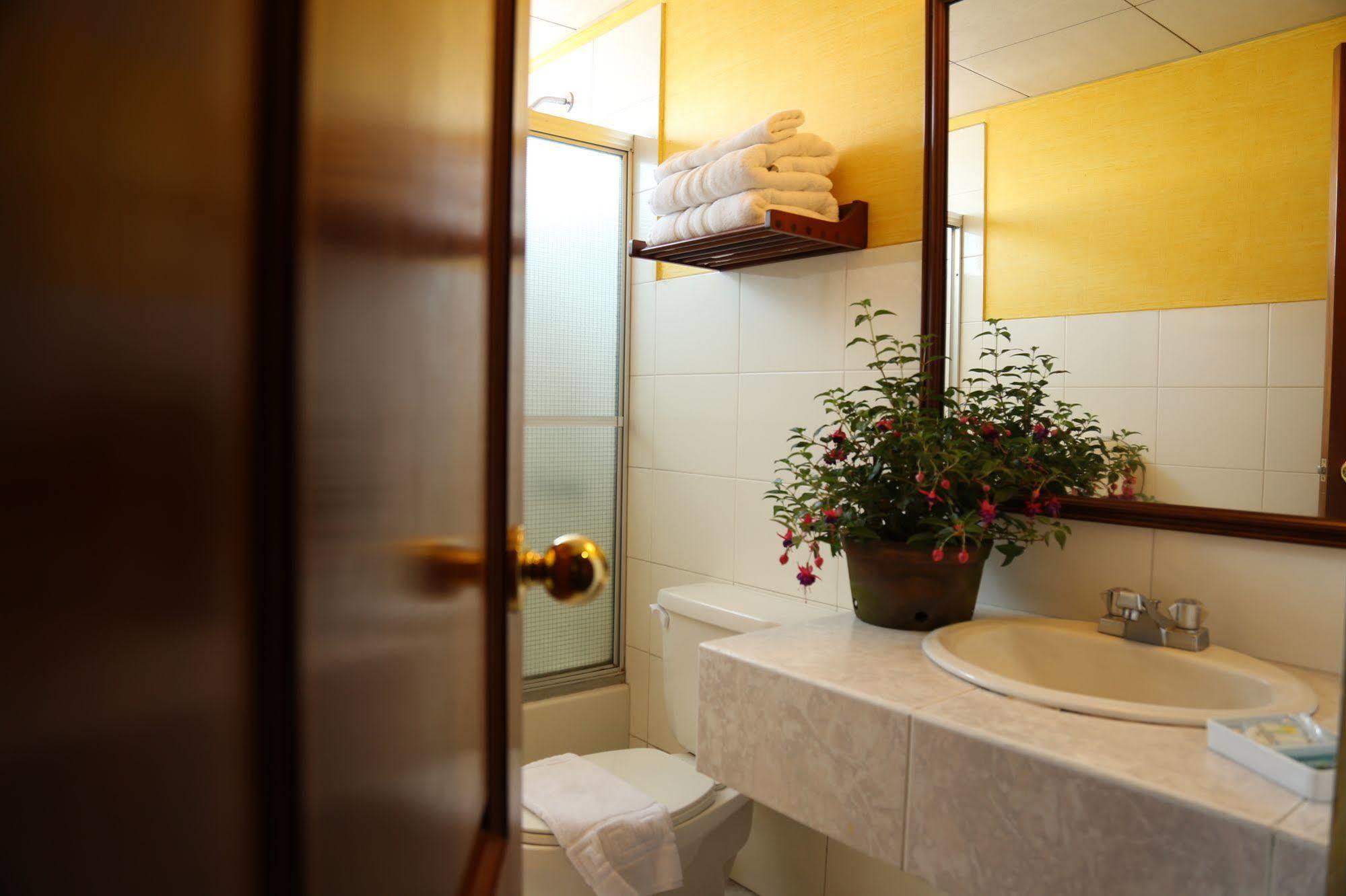 Hotel Residencia Del Sol Guatemala City Exterior photo